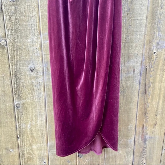 Plum Burgundy Velvet Off-the-Shoulder Maxi Dress 🌿 - Picture 9 of 13